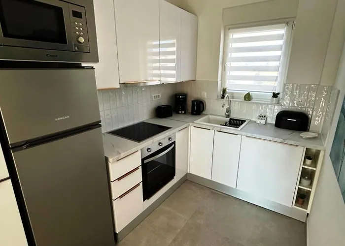 Town 2 * トロギール